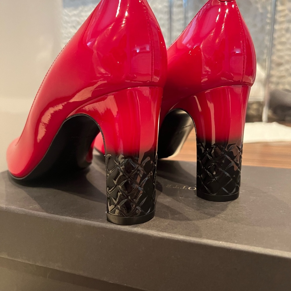 Bottega Veneta patent leather pumps NEW in box